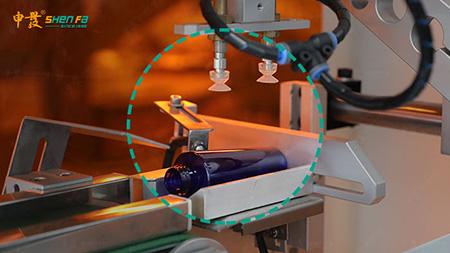 Полноавтоматическая одна печатная машина шелковой ширмы сервопривода цвета для круглых бутылок Squair овальных